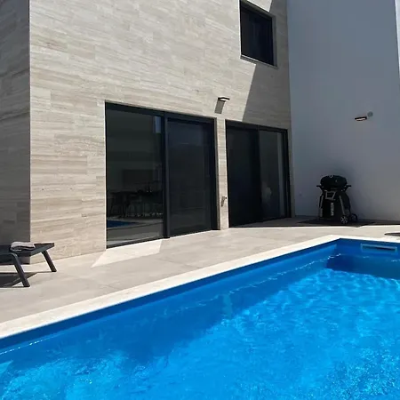 Luxury - Pool & Roof-top Sun Terrace With Sea View - New!! Villa Mandre